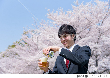 花見　ビール 48371253