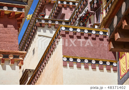 Architecture details of the Songzanlin Monastery. Architecture details of the Songzanlin Monastery. 48371402