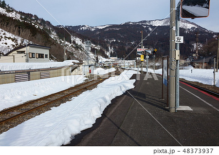 平岩駅ホームからの風景：大糸線（南小谷〜糸魚川）　　糸魚川市　　 48373937