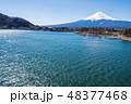 冬の河口湖と富士山 48377468