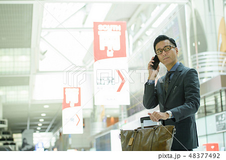 ビジネスマン 空港 出張 ビジネス イメージ ビジネスマン 空港 出張 ビジネス イメージ 48377492