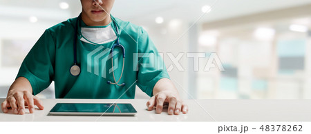 Surgeon doctor with tablet computer at hospital. 48378262
