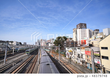 日本の東京都市景観  鶯谷駅前のホテル街などを望む 48379748