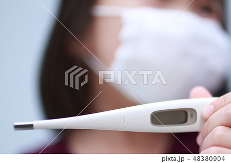 体調不良 (病気 病人 女性 風邪 インフルエンザ 発熱 花粉症 pm2.5 食中毒 黄砂 寒気) 体調不良 (病気 病人 女性 風邪 インフルエンザ 発熱 花粉症 pm2.5 食中毒 黄砂 寒気) 48380904