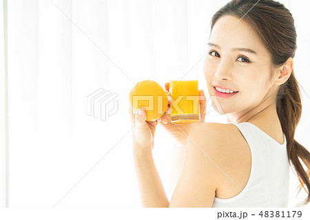 女性 ライフスタイル ヘルシー 女性 ライフスタイル ヘルシー 48381179