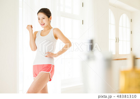 女性 スポーツウェア 女性 スポーツウェア 48381310
