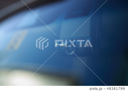 ドライブレコーダー (防犯 カメラ 運転席 前方 フロントガラス コピースペース マイカー 録画) 48381799