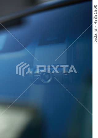 ドライブレコーダー (防犯 カメラ 運転席 前方 フロントガラス コピースペース マイカー 録画) 48381800