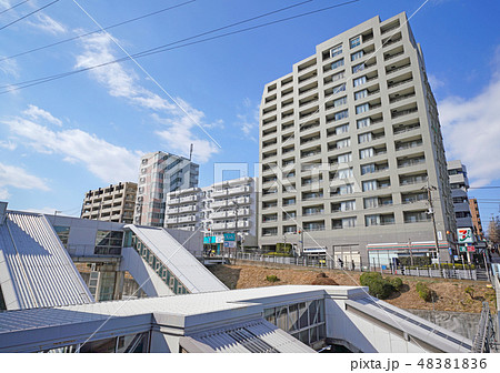 日本の川崎都市景観　東急電鉄　鷺沼駅などを望む 48381836