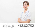 笑顔の若い看護師 48382752