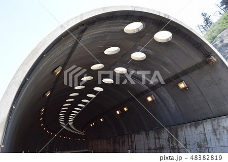 海岸道路のシェルター 48382819