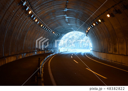 海岸道路のシェルター 48382822