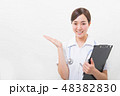 笑顔の若い看護師 48382830