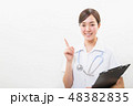 笑顔の若い看護師 48382835