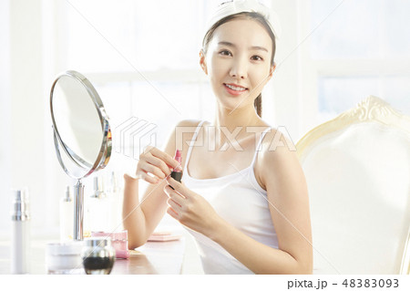 女性　ビューティー 48383093
