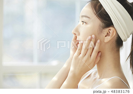 女性　ビューティー 48383176