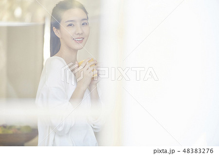 女性　ライフスタイル 48383276
