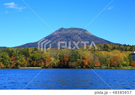 秋の阿寒湖 雄阿寒岳 秋の阿寒湖 雄阿寒岳 48385657