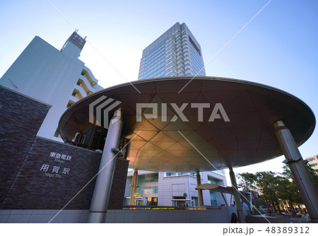 日本の東京都市景観　東急電鉄　用賀駅などを望む 48389312
