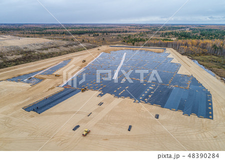 the construction of the landfill and installation of geomembrane 48390284