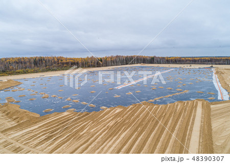 the construction of the landfill and installation of geomembrane 48390307
