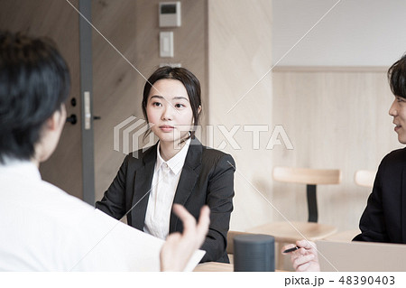 ビジネス　ミーティング 48390403