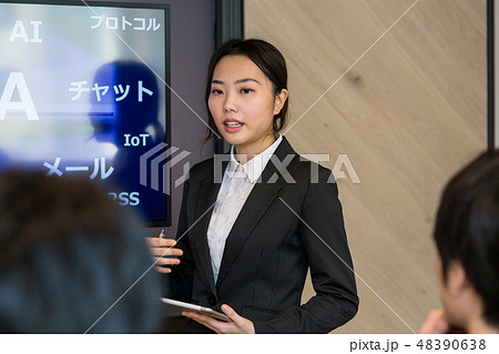 ビジネス　プレゼン　発表 48390638