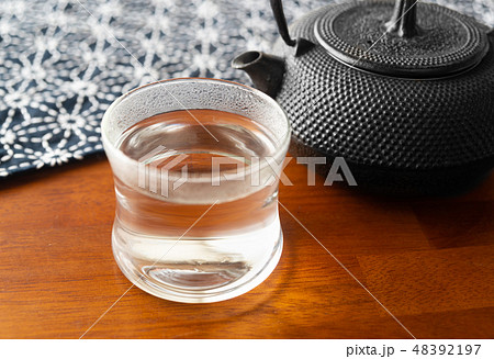 白湯　飲み物　お湯　湯冷まし　鉄瓶 48392197