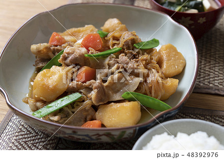 肉じゃが定食 48392976