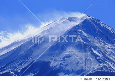 世界遺産　富士山　山梨県　山中湖　冬 48394641