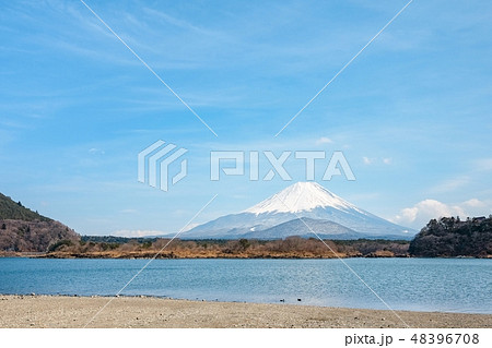 精進湖から望む富士山 48396708