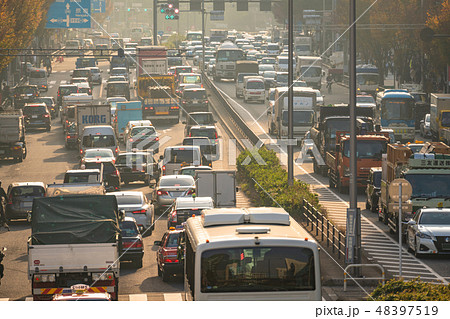 《東京都》東京ラッシュアワー・自動車 48397519