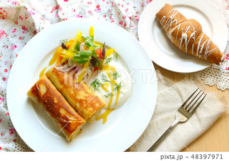 Breakfast with meat rolls and vegetable salad. 48397971