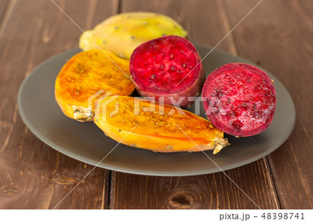 Fresh bright prickly pear opuntia on brown wood 48398741