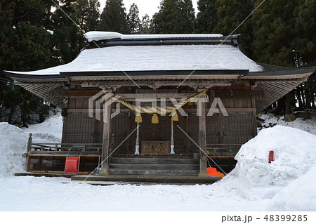 冬の弘前郊外、小栗山神社拝殿 48399285