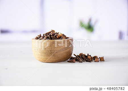 Small dried cloves spice with red tulips 48405782