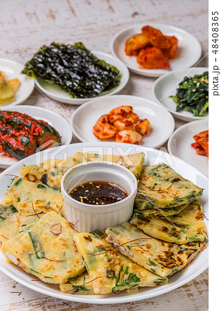 代表的な韓国の料理　typical Korean foods 48408365
