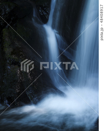 滝つぼ　沌滝（富山県） 48408917