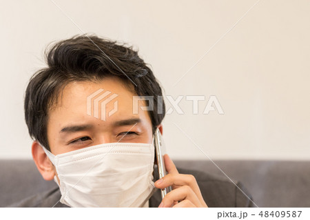 風邪　ビジネスマン 48409587