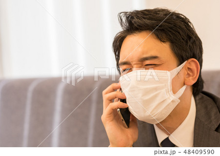 風邪　ビジネスマン 48409590