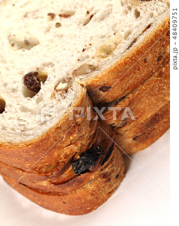 食パン　レーズンとクルミ入り 48409751