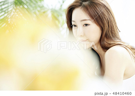 若い女性 女性 女 48410460
