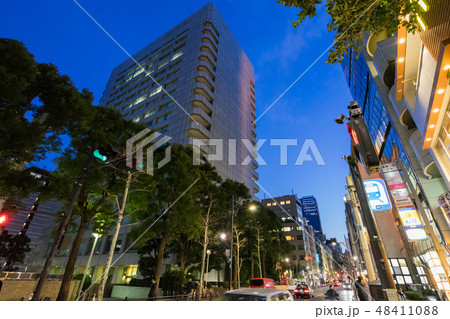 東京都　赤坂　東京メトロ　赤坂駅周辺の都市風景　国際新赤坂ビル西館　都道413号線 48411088