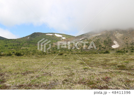 福島県の浄土平から一切経山への登山道の写真素材