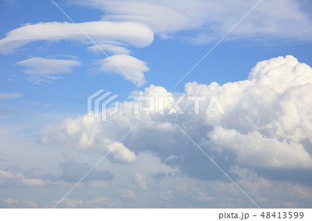 青い空と白い雲（空だけ・空のみ） 48413599