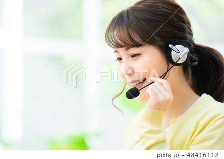 通信教育 パソコンを操作する若い女性 インターネット 女の子 ライフスタイル 女性ポートレート 通信教育 パソコンを操作する若い女性 インターネット 女の子 ライフスタイル 女性ポートレート 48416112