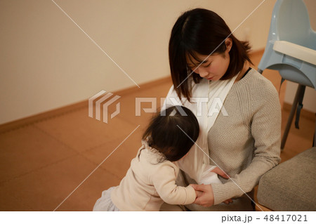 怪我をした母親 48417021