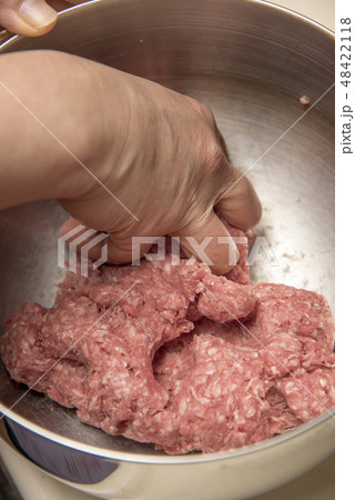 【ハンバーグ 下準備】 【ハンバーグ 下準備】 48422118