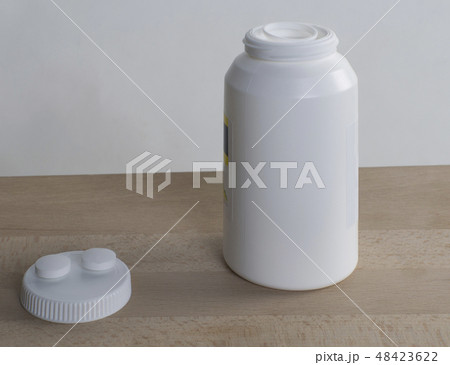 medicine in capsules 48423622