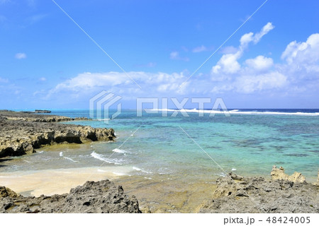 【沖縄県　伊良部島】白鳥崎の海岸 48424005